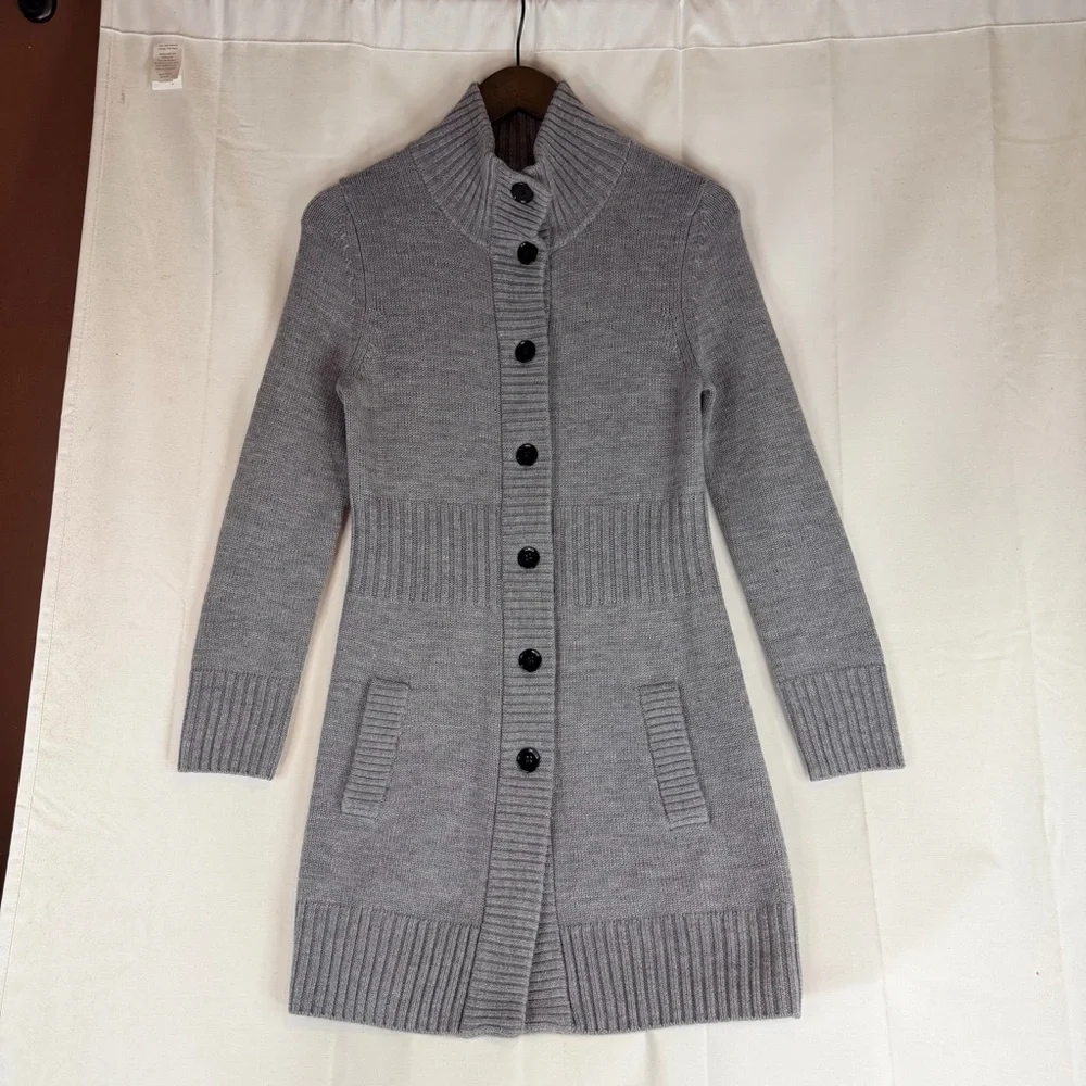 BANANA REPUBLIC Women’s Size S Sweater Cardigan 100% Merino Wool Button Close